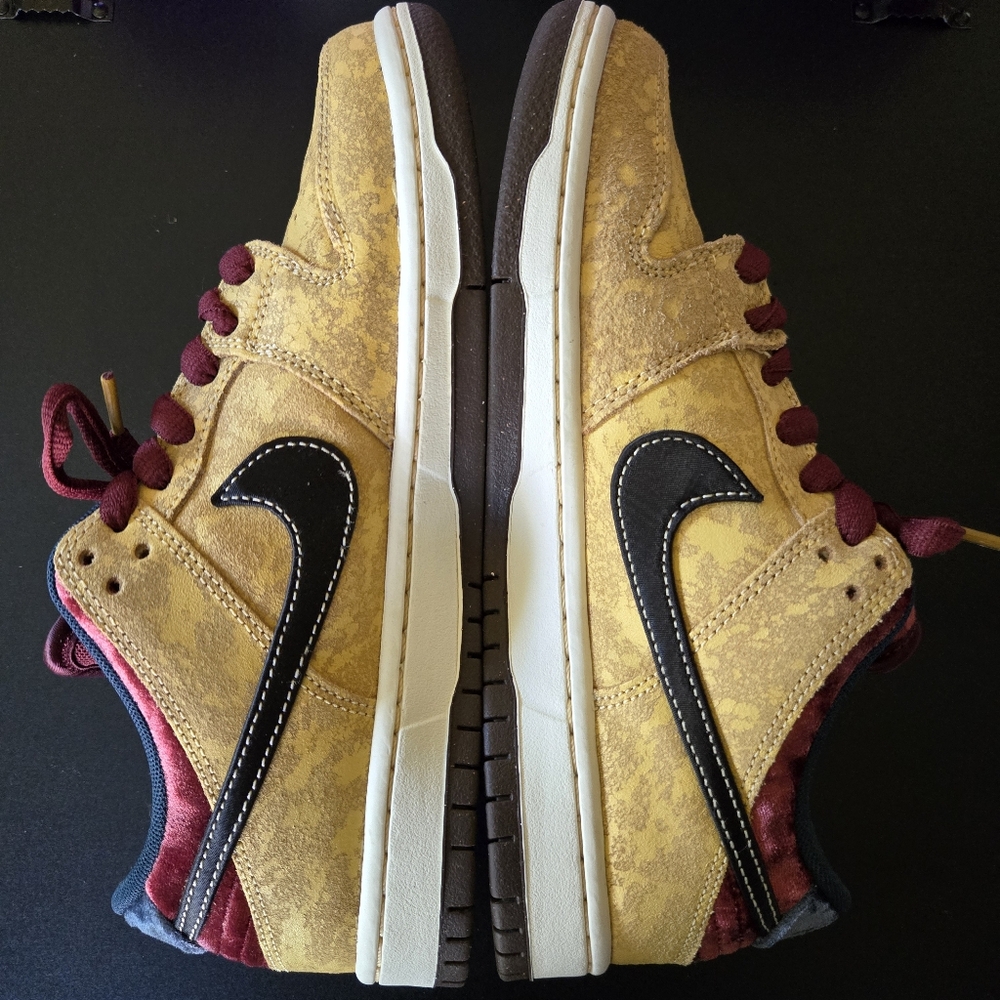 Nike SB Dunk Low Pro City Of Cinema Gold FZ1278-200 Size 6.5 Men Or 8 Women - Picture 9 of 16